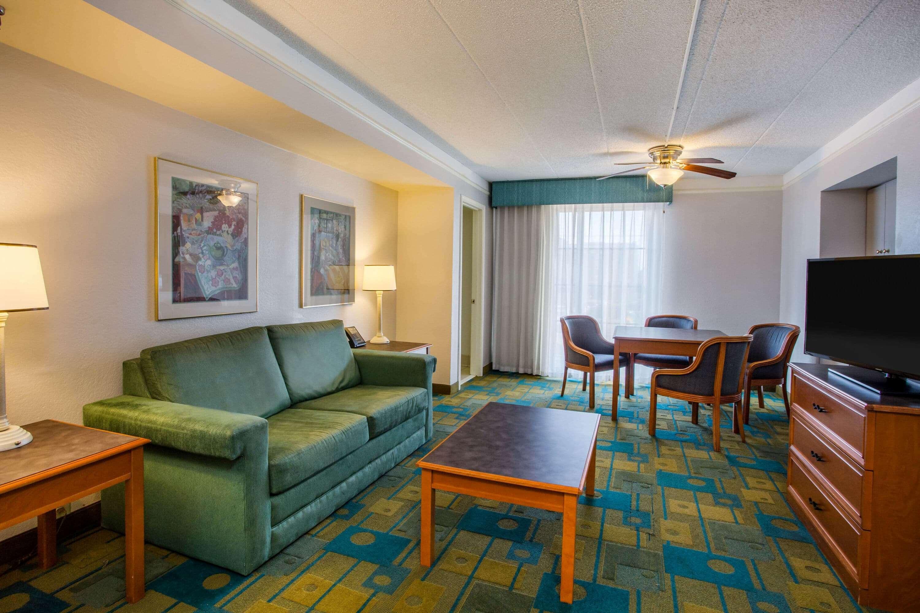 La Quinta Inn By Wyndham Norfolk Virginia Beach Exterior photo