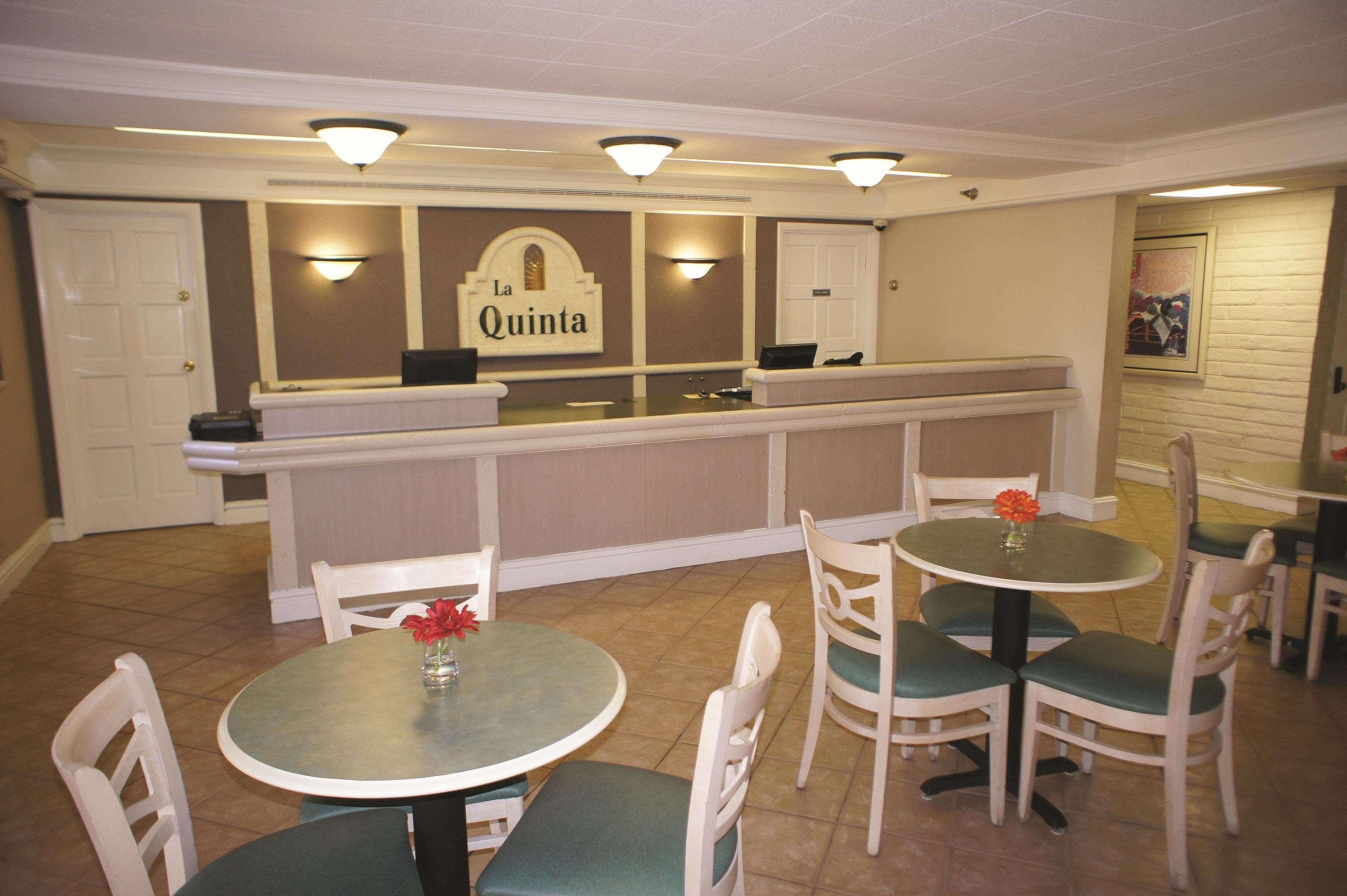 La Quinta Inn By Wyndham Norfolk Virginia Beach Exterior photo