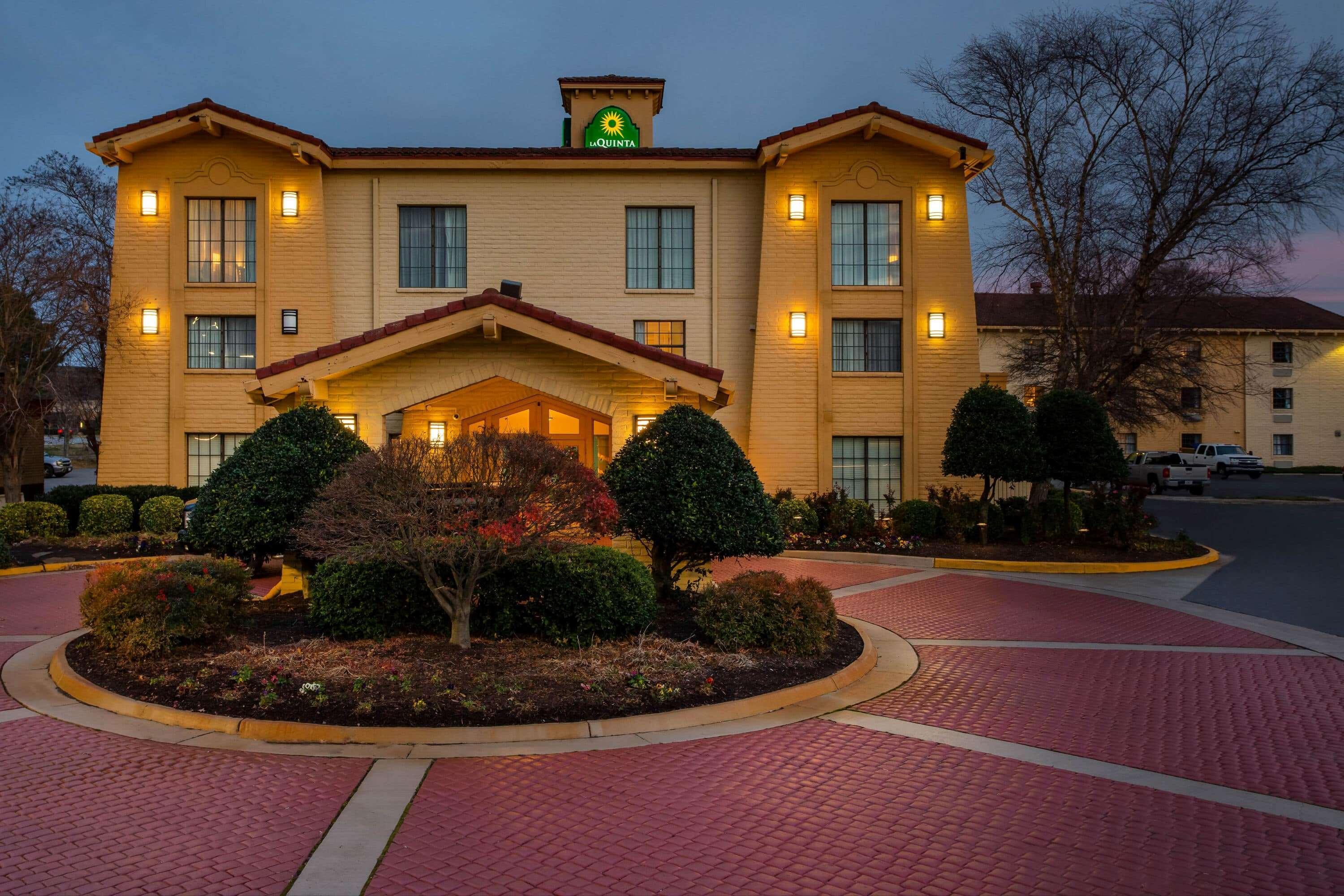 La Quinta Inn By Wyndham Norfolk Virginia Beach Exterior photo