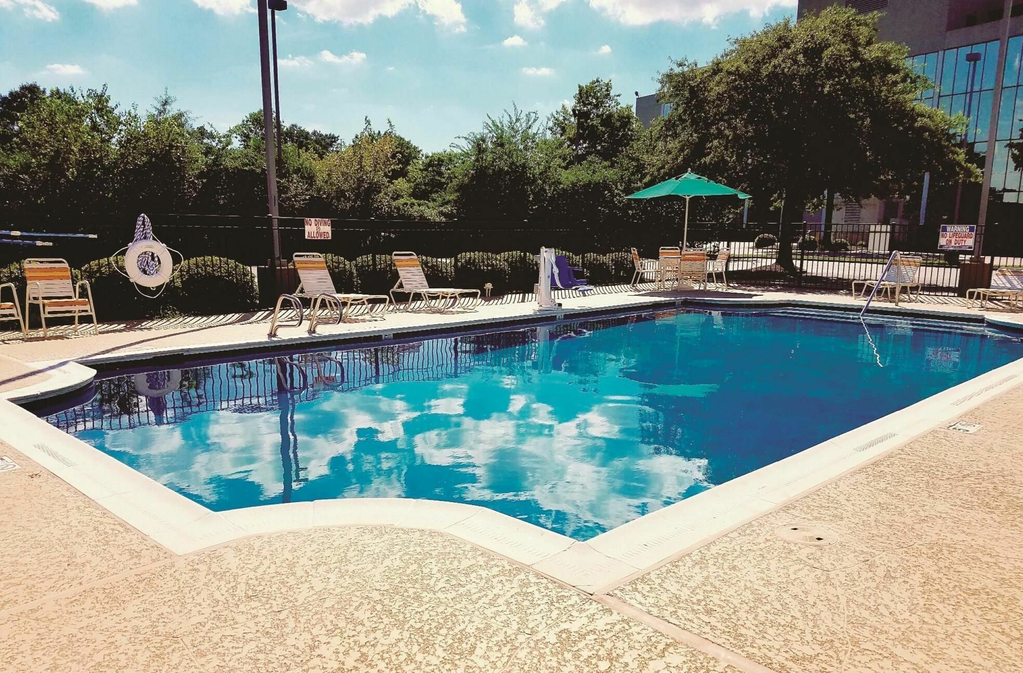 La Quinta Inn By Wyndham Norfolk Virginia Beach Exterior photo